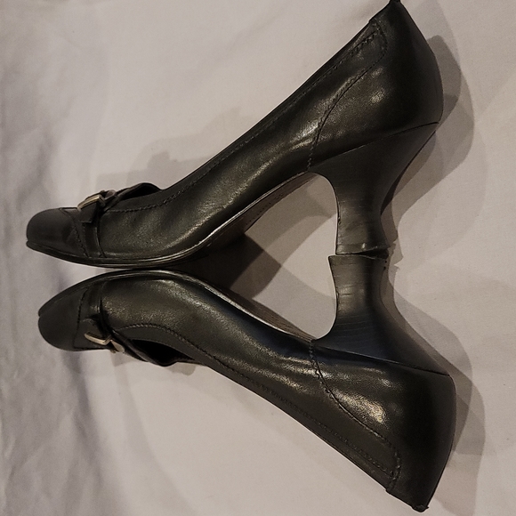 Naturalizer black leather kitten heel pumps - Picture 2 of 16